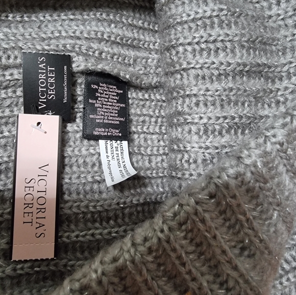 Victoria's Secret Winter Angel Collection Sparkle Hat & Gloves NWT - Picture 6 of 7